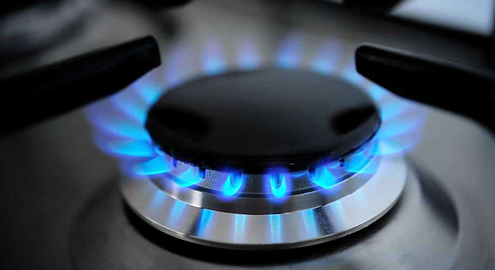 Cuisinière à gaz avec flamme jaune