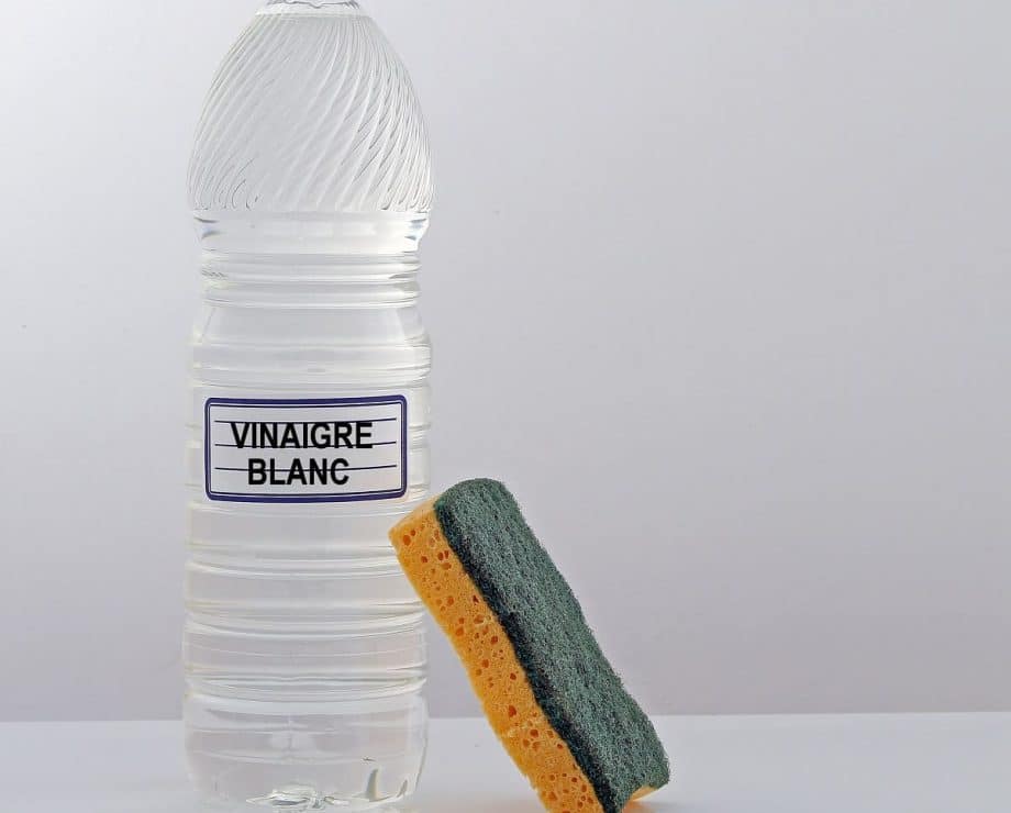 Flacon de vinaigre blanc et machine à laver