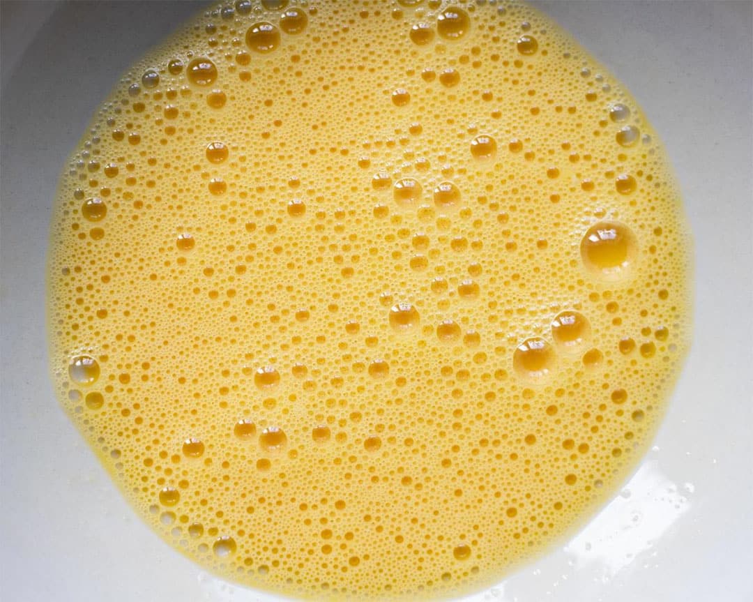 Œufs battus prêts à être cuisinés