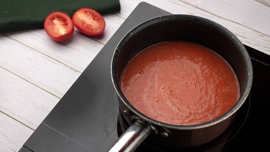Purée de tomates en cuisson