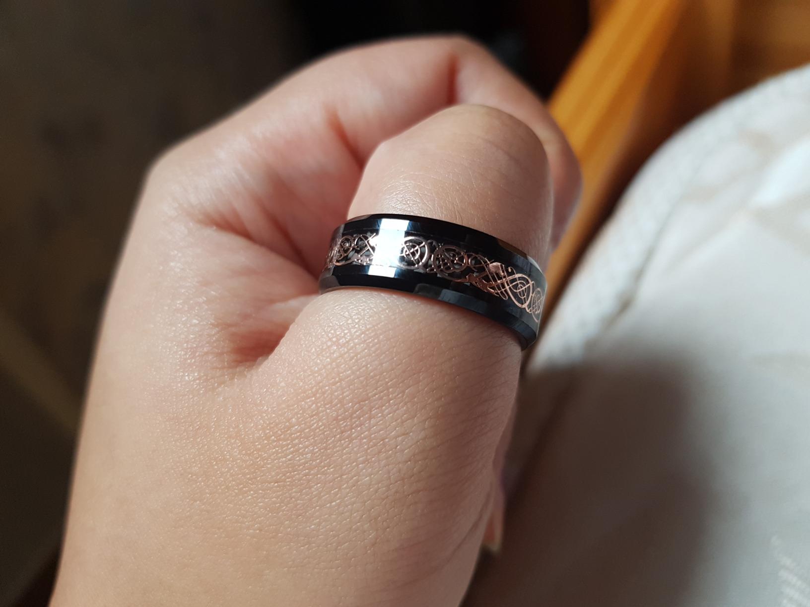 Bague portée au pouce