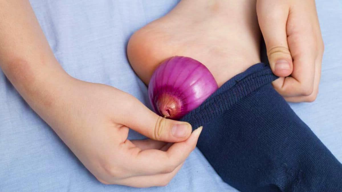 Méthode des oignons dans les chaussettes pour la détox