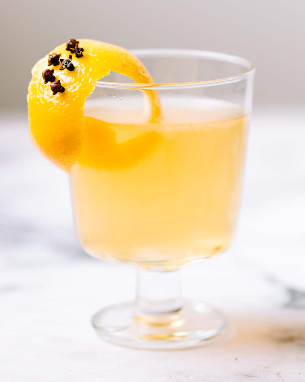 Remède digestif au citron et clou de girofle