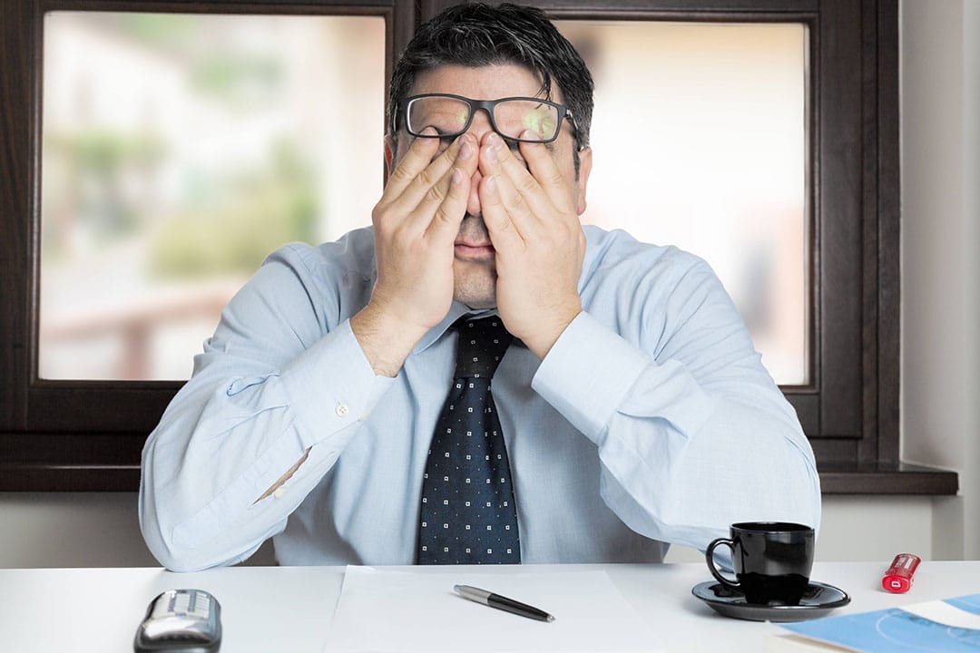 Personne âgée fatiguée durant la journée