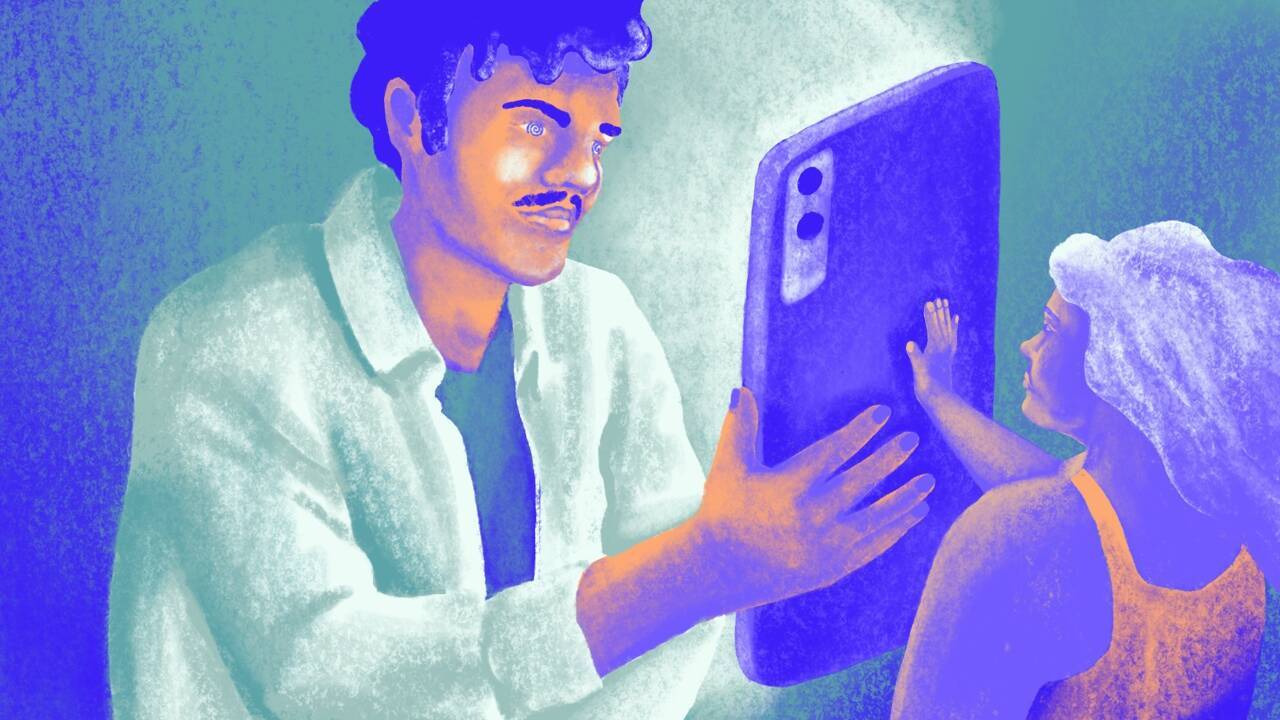 Homme nerveux avec son téléphone