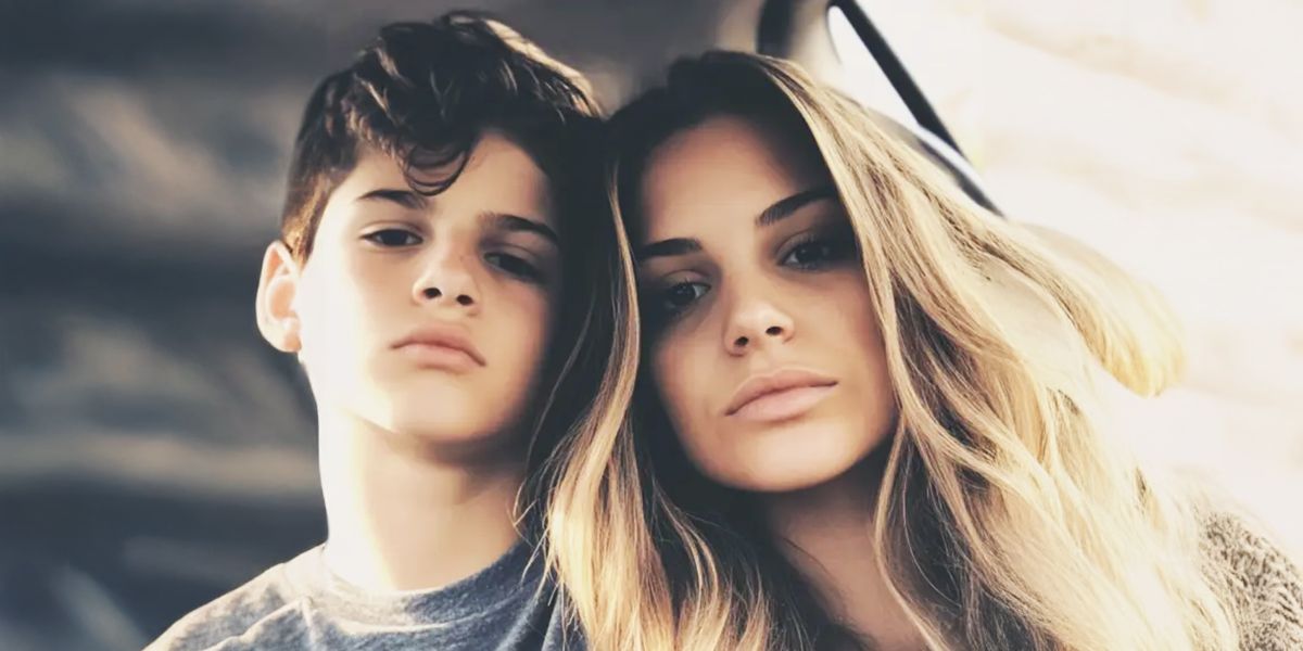 Adolescent et sa grand-mère