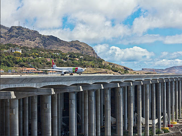 Aéroport de Madère avec piste sur pilotis