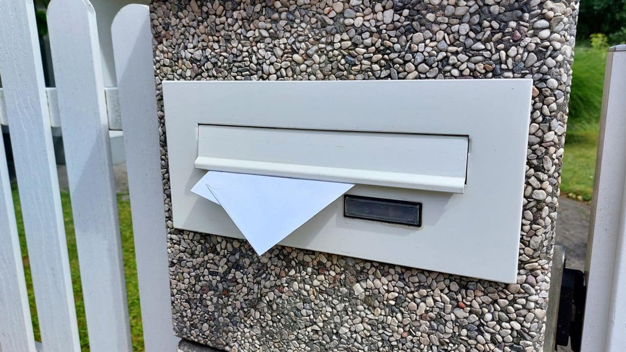 Boîte aux lettres moderne avec système de sécurité