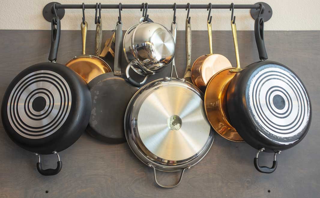 Cuisine saine avec ustensiles sans plomb