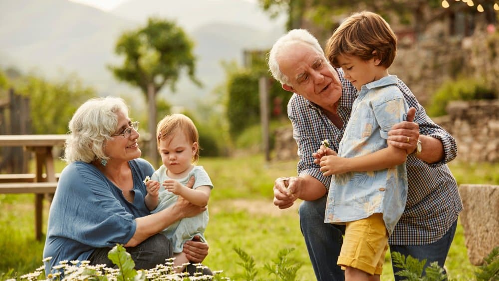 Enfants et personnes âgées face au COVID