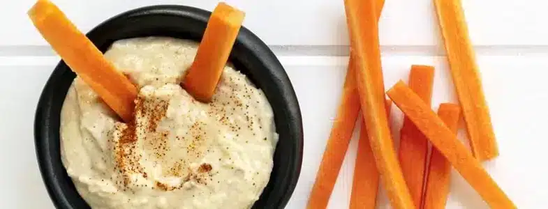 Bâtonnets de carottes avec houmous