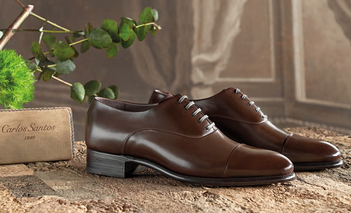 Paire de chaussures artisanales