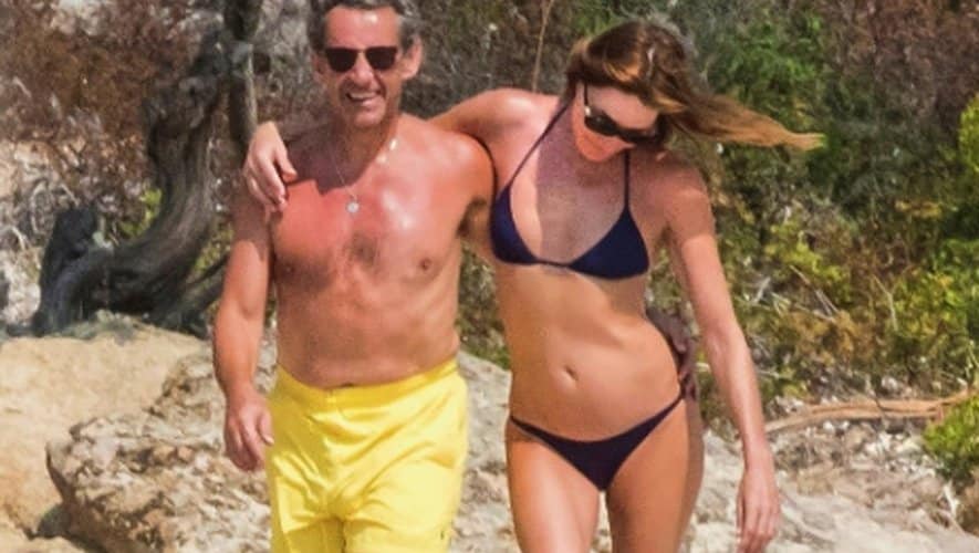 Carla Bruni en maillot de bain noir