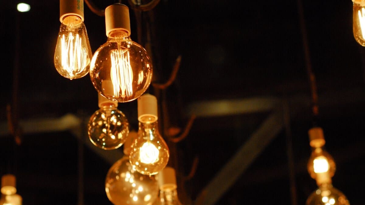 Ampoules électriques clignotantes