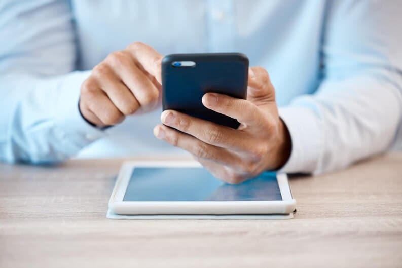 Homme d'affaires au téléphone