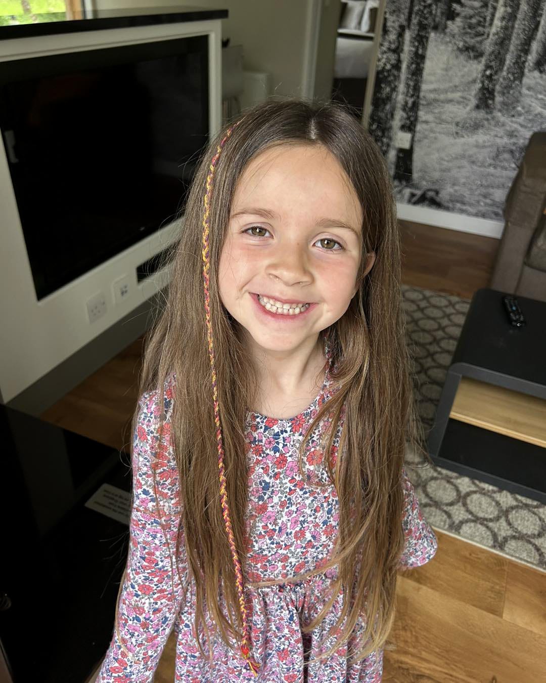 Joules Smith, une enfant souriante atteinte d'une tumeur cérébrale