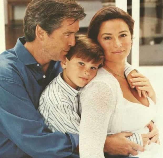 Pierce et Keely souriants ensemble
