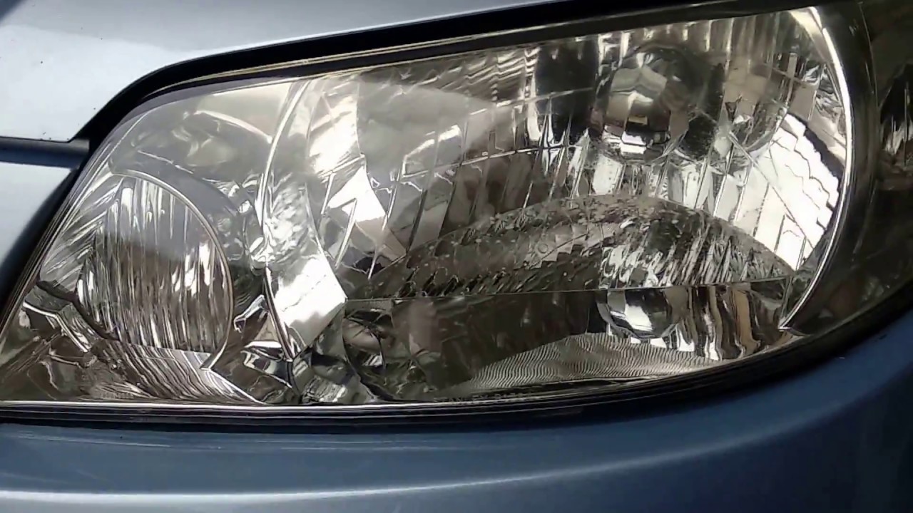 Phares de voiture bien entretenus
