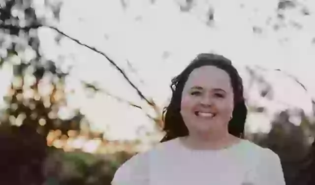 Portrait d'Erin, jeune femme souriante