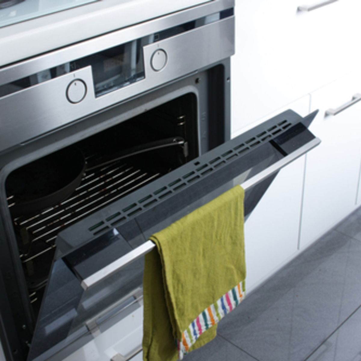 Crochet autocollant pour torchon