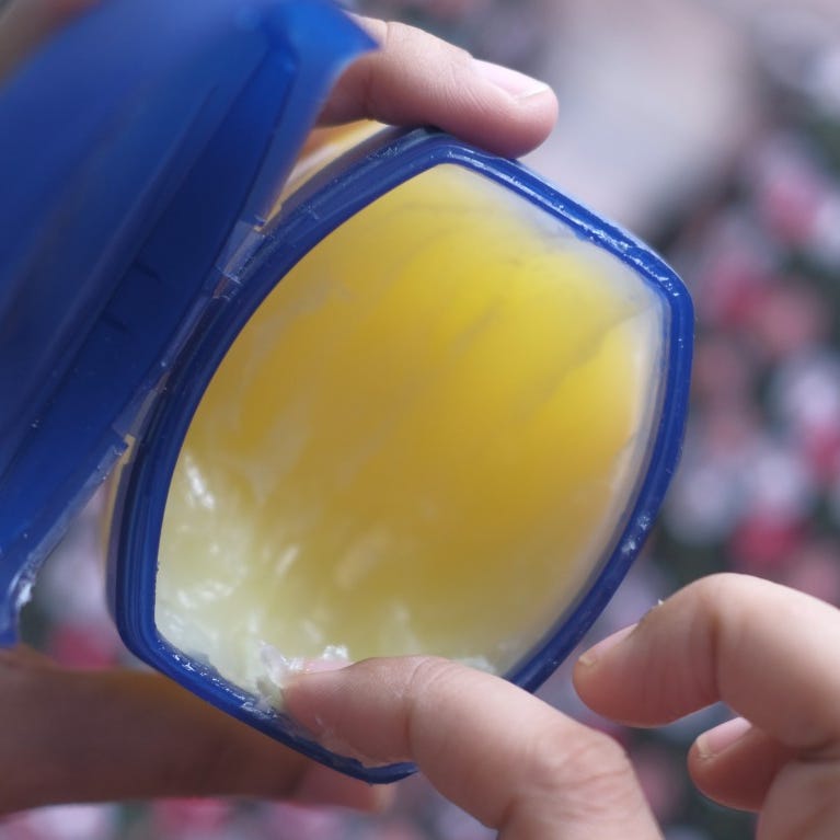 Préparation du soin maison vaseline et fécule