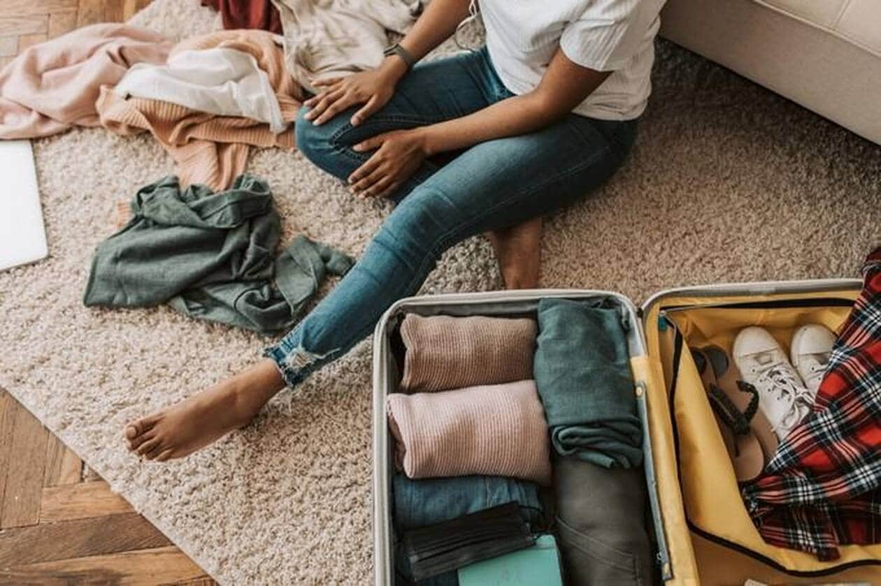 Contenu d'une valise bien organisée