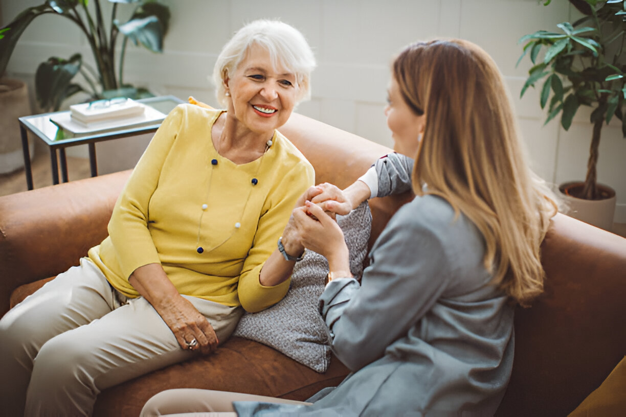 Personne âgée souriante et pleine de vie