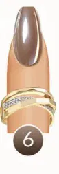 Ongles naturels légèrement vernis