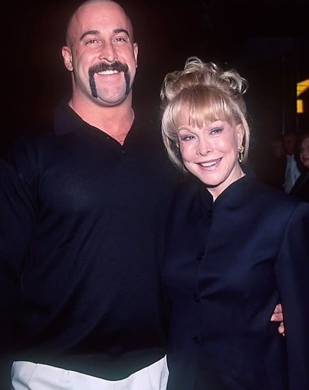 Barbara Eden aujourd'hui, souriante et élégante