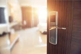 Nettoyage professionnel d'une chambre d'hôtel