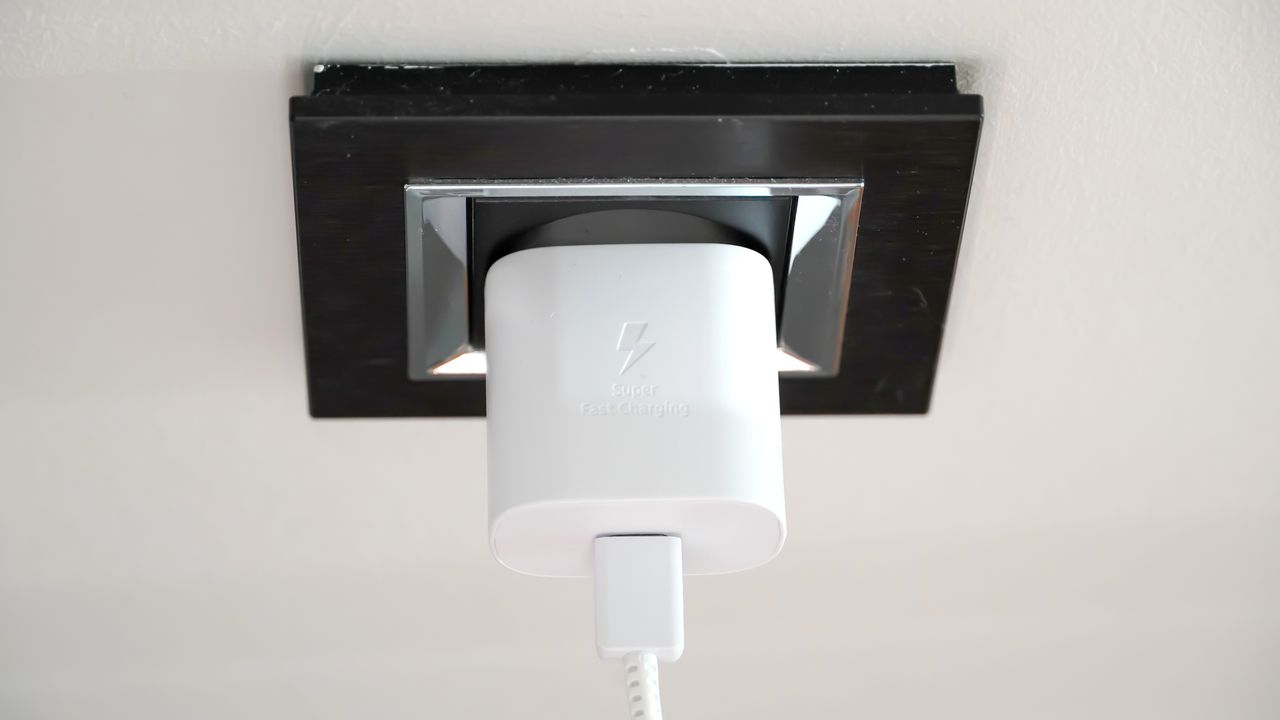 Chargeur de téléphone surchauffant