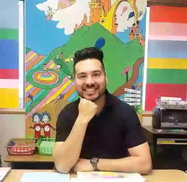 Mark Sevillano Jr. souriant