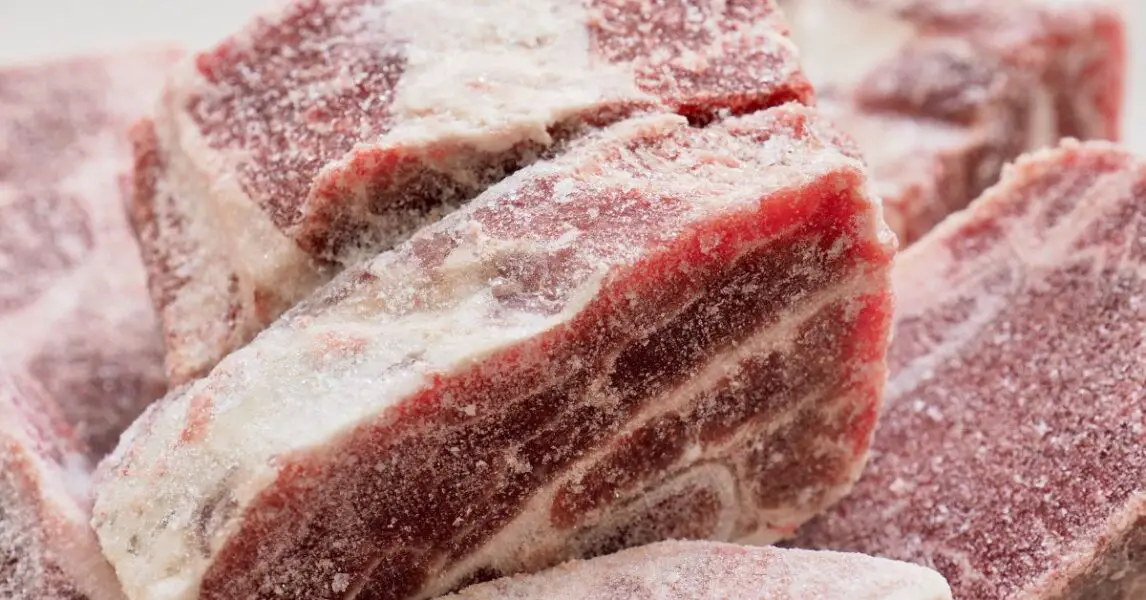 Méthode rapide pour décongeler avec des ustensiles de cuisine