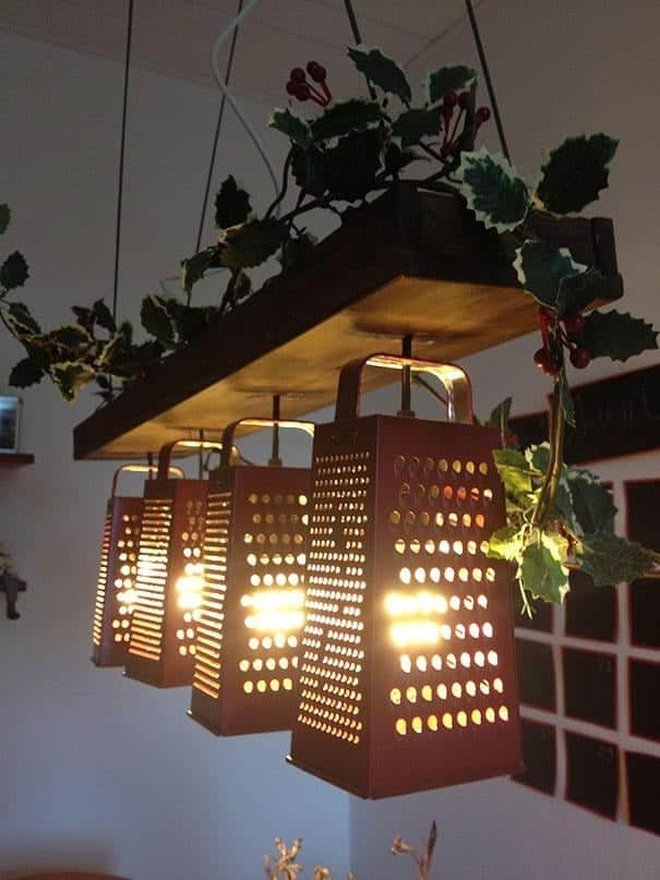 Lustre design réalisé à partir d'un ancien violon