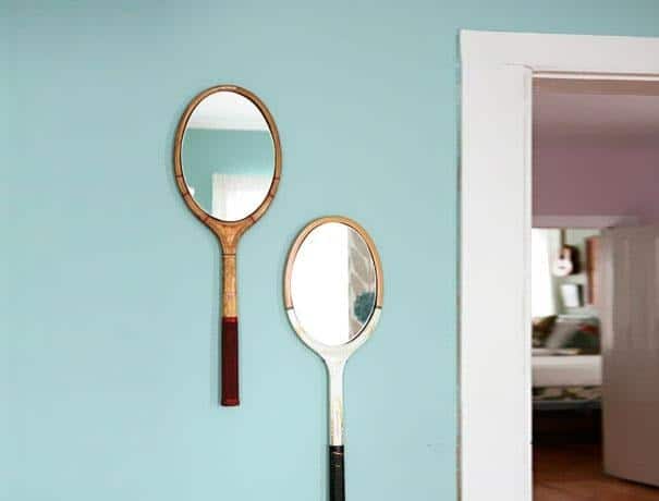 Miroir décoratif fait à partir d'une raquette de tennis