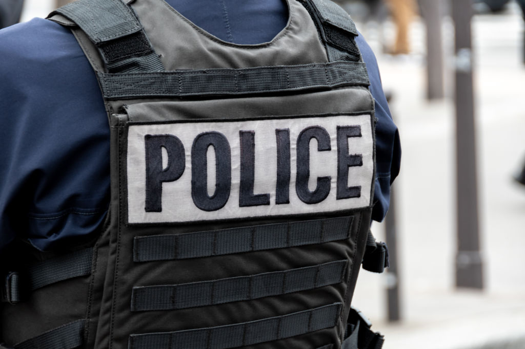 Marquage police sur un gilet pare-balles