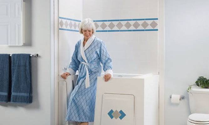 Sortie de douche sécurisée pour senior