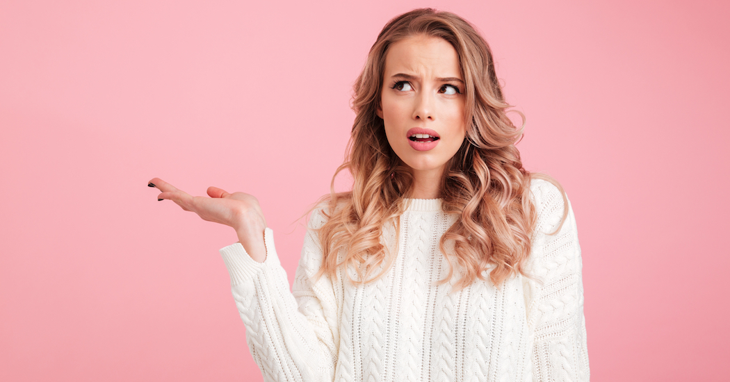 Femme souriante et confiante