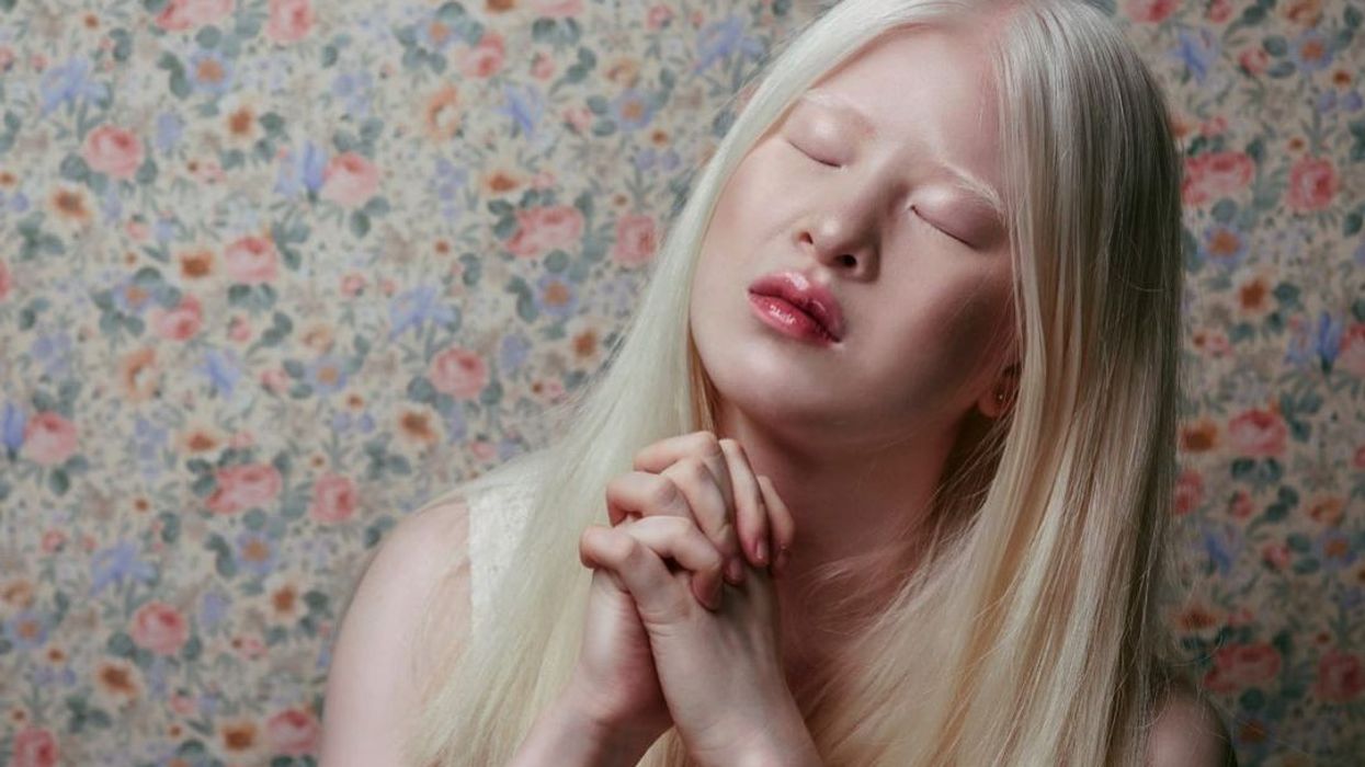 Xueli en campagne publicitaire, rayonnante de confiance