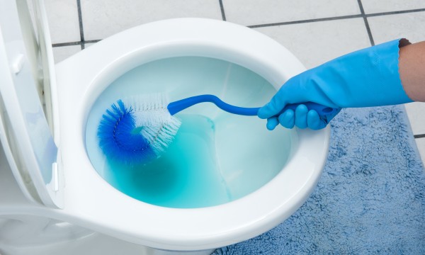 Salle de bain avec problèmes d'humidité