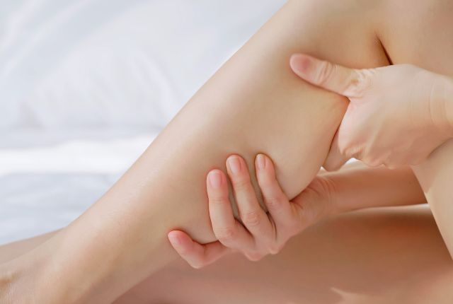 Assiette équilibrée avec des aliments riches en minéraux contre les crampes