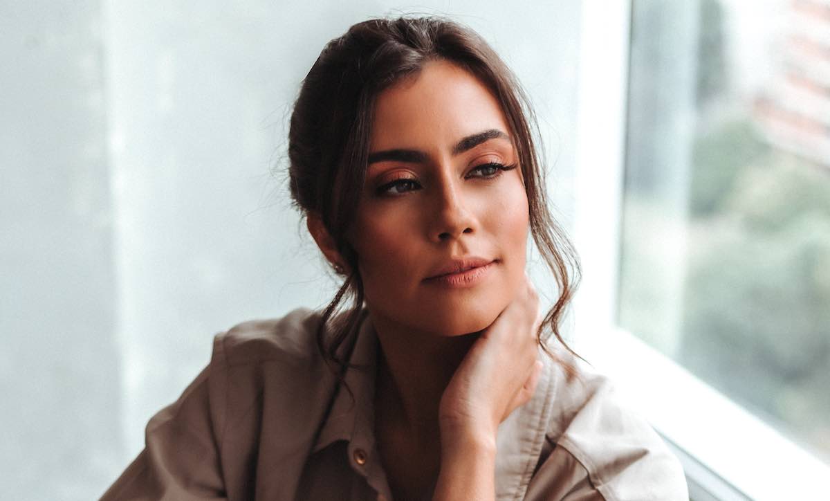 Tasse de café noir artisanal