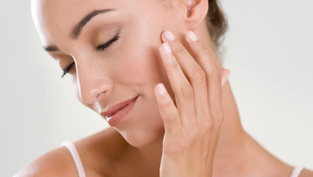 Préparation d'un soin beauté naturel avec des graines de lin