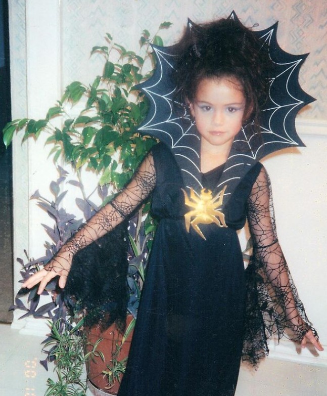 Selena Gomez adolescente sur le tournage d'une série