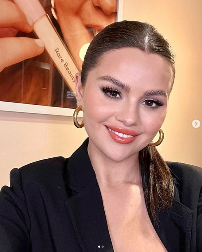 Portrait actuel de Selena Gomez, rayonnante et apaisée