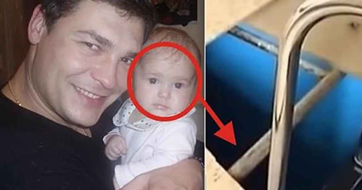 Enfant souriant jouant dans un parc ou un jardin, signe de rétablissement