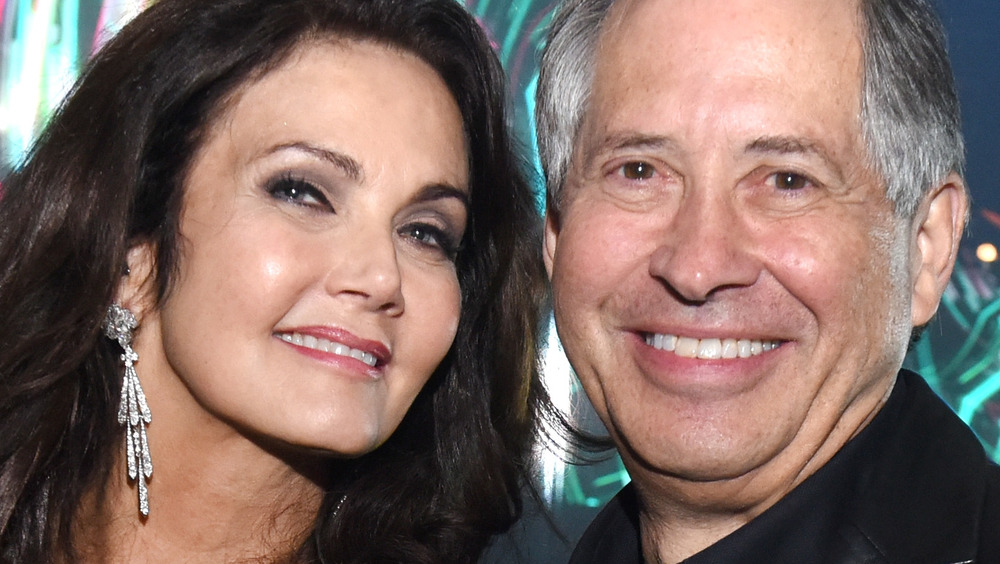 Lynda Carter et son mari Robert A. Altman, souriants et complices