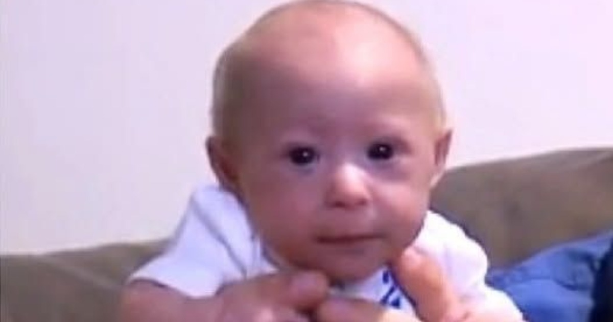 Adaptation créative de meubles ou d'objets pour un enfant de petite taille