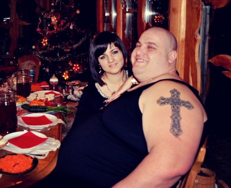 Photo d'Arkadiy et sa famille après l'émission, dans leur quotidien