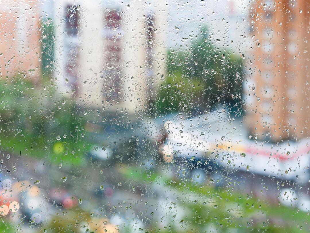 Fenêtre grande ouverte pour aérer une pièce